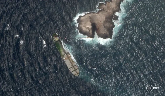 Bedrohung einer Umweltkatastrophe durch sanktionierten Tanker vor Oman