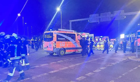 Auto fährt in Menschenmenge bei CSD in Berlin: Ein Toter und mehrere Verletzte