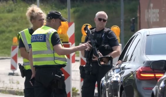 Fahndung nach Anschlag auf CSD in Berlin: Kontrollen an Grenzen verschärft