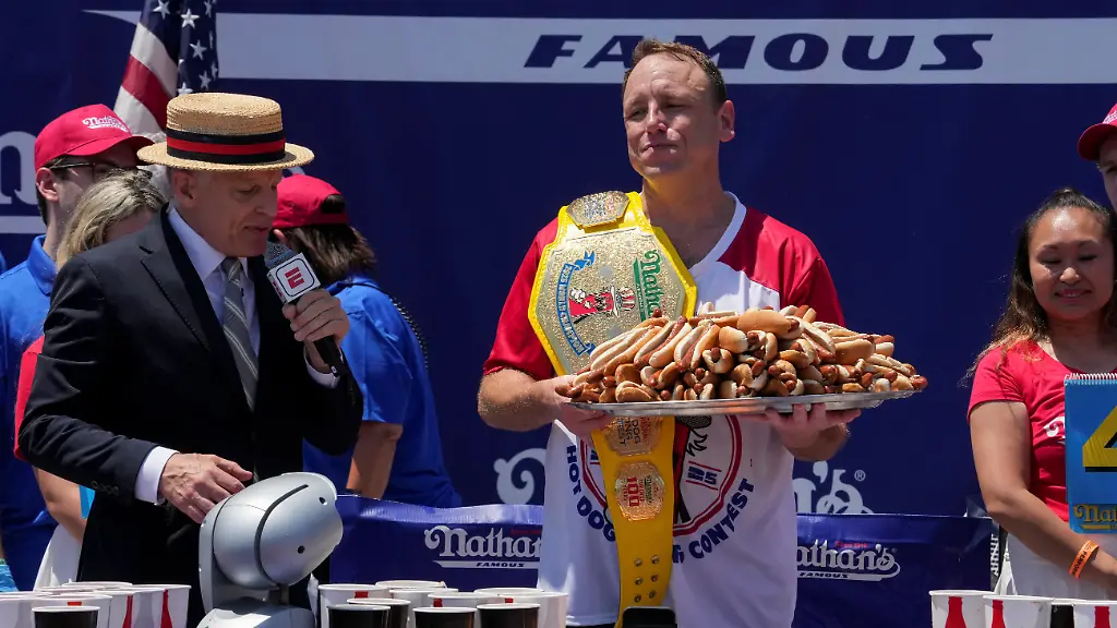 Joey Chestnut verteidigt den ‘Senf-Gürtel’