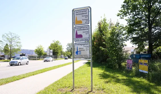 Muslimisches Freitagsgebet erhält erstmals Hinweisschild in Penzberg