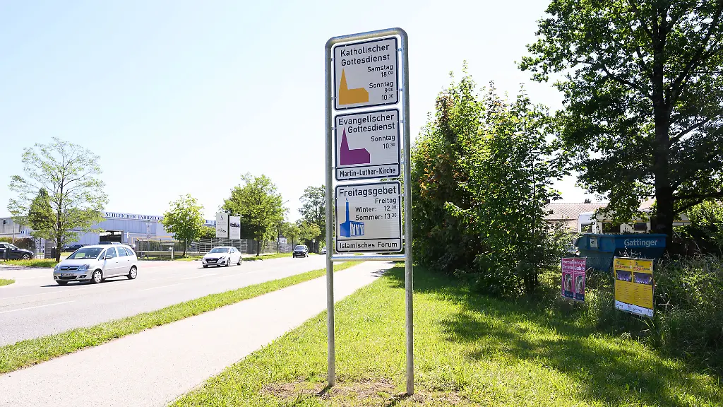 Muslimisches Freitagsgebet erhält erstmals Hinweisschild in Penzberg