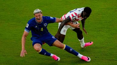 Die FIFA hebt Baloguns Sperre für das WM-Spiel gegen Belgien auf