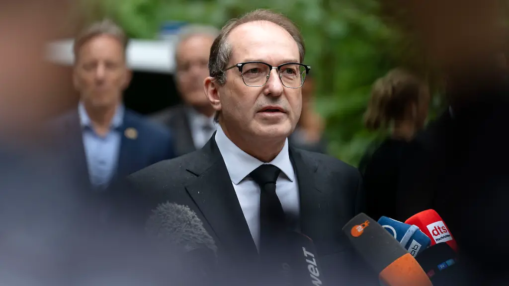 Dobrindt plant schärfere Maßnahmen gegen Islamisten