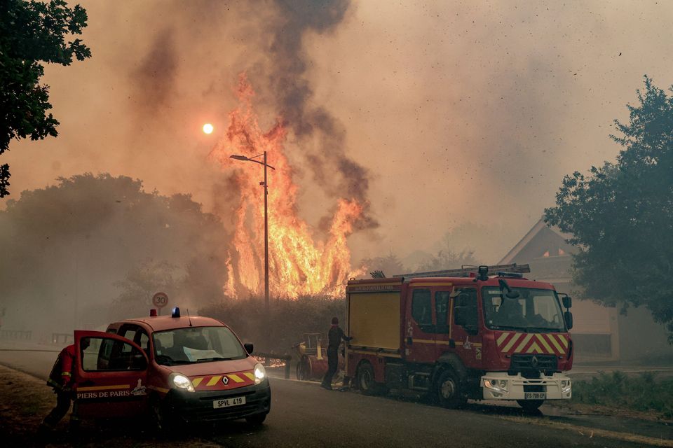 Waldbrände in Frankreich: Evakuierungen und drastische Maßnahmen