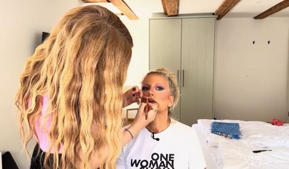 Barbara Schöneberger erhält neues Styling