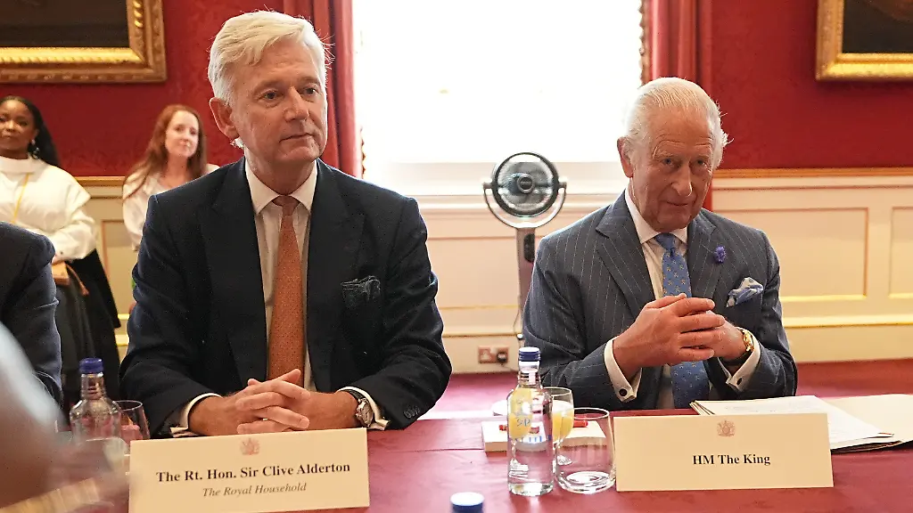 Sir Clive Alderton tritt als Berater von König Charles III. zurück