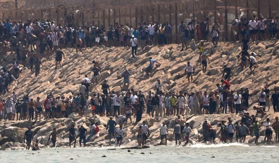 Ceuta grenzt erneut an große Migrationswelle