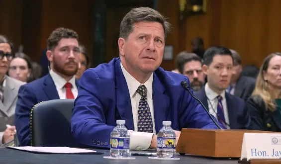 Jay Clayton: Neuer US-Geheimdienstchef im Amt