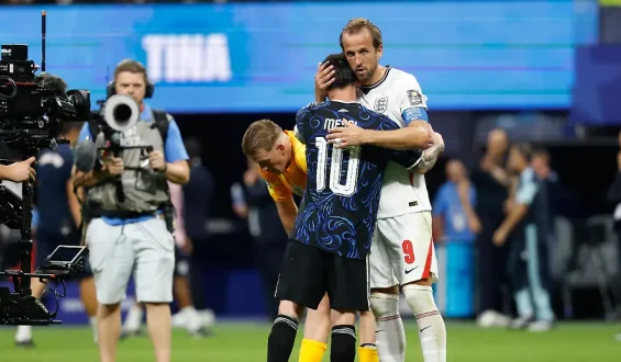 Argentinien besiegt England im WM-Halbfinale