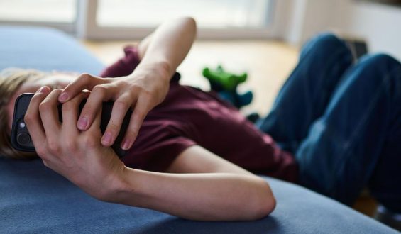 EU-Experten schlagen Stufenmodell zum Schutz von Kindern in sozialen Medien vor