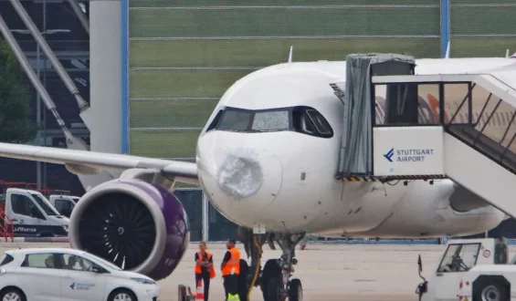 Airbus-Maschine landet verbeult in Stuttgart nach Flug durch Superzelle