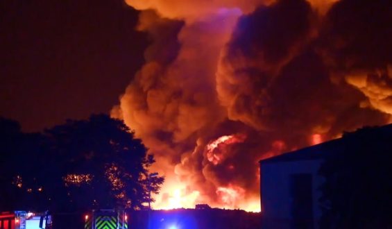 Großbrand in Abfallverwertungsanlage im Rhein-Sieg-Kreis