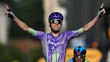 Pogacar verteidigt Gelbes Trikot: Mauro Schmid triumphiert auf 13. Etappe