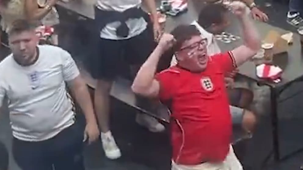 Tor-Fehlalarm! England-Fan hört nicht auf zu feiern