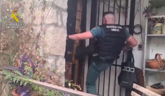 Waldbrände in Spanien: Polizei tritt Türen ein, um Menschen zu retten