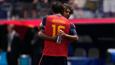 Rodri nimmt Lamine Yamal in Schutz vor Spiel gegen Frankreich