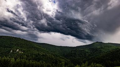 Unwetter über Deutschland: Höhepunkt der Hitze und schwere Gewitter