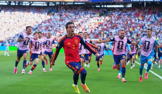 Spanien gewinnt die Weltmeisterschaft durch Tor von Torres