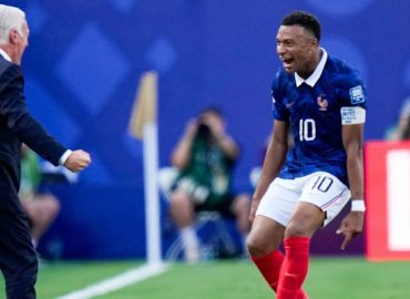 Mbappés Emotionaler Jubel für Deschamps