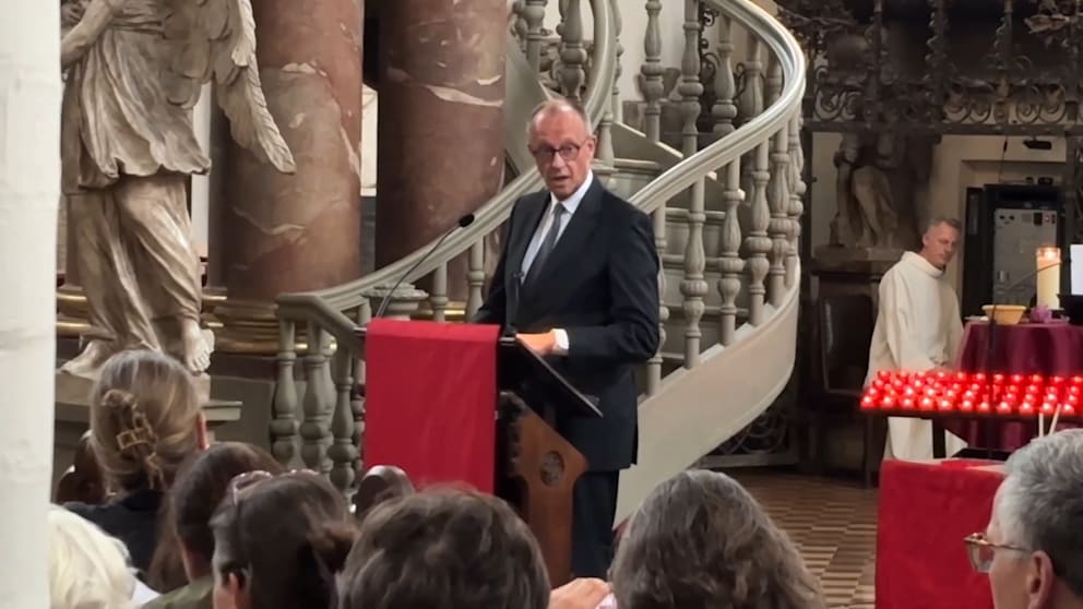 Kanzler Merz ruft zur Feier auf beim Gottesdienst nach der CSD-Tat
