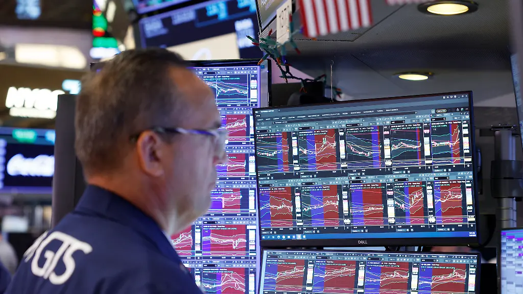 Intel-Aktien fallen stark: Technologische Wahrzeichen zeigen gemischte Resultate