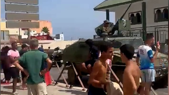 Militär entsandt nach Ceuta aufgrund von Massenansturm durch Migranten
