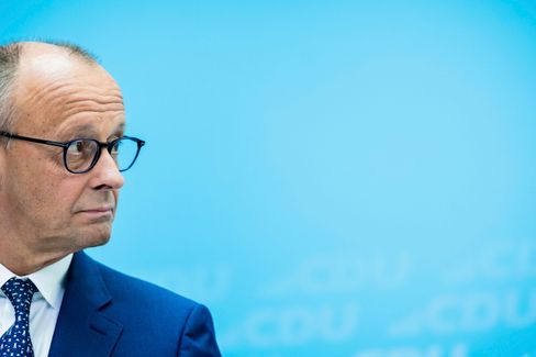 Politische Spannungen, internationale Beziehungen und gesellschaftliche Herausforderungen