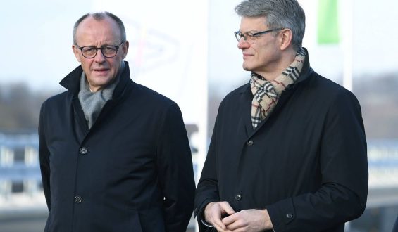 Kritik und Umstrukturierungen in der deutschen Regierung