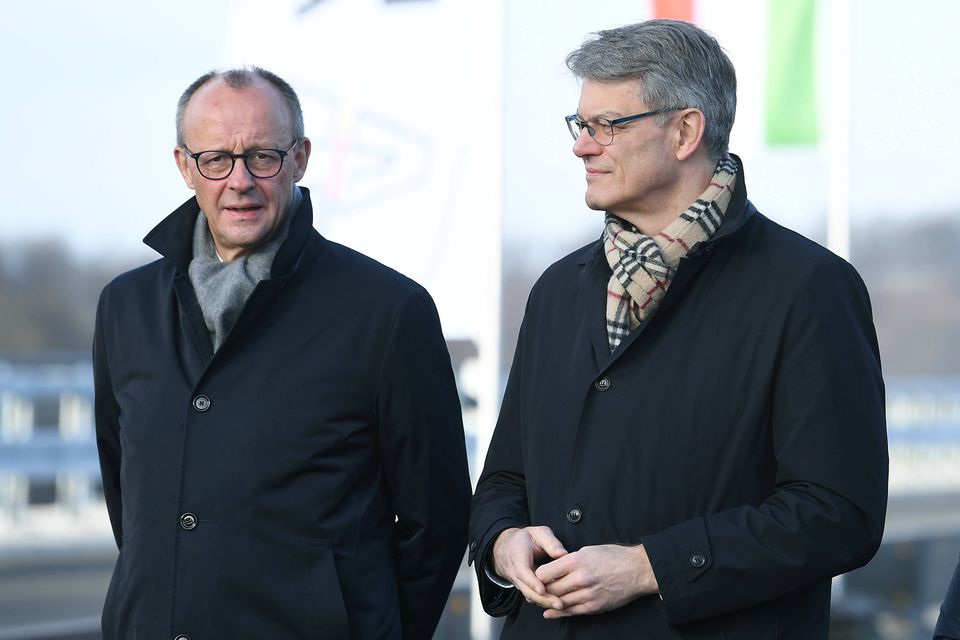 Kritik und Umstrukturierungen in der deutschen Regierung