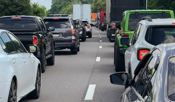 Erste-Hilfe für menschliche Bedürfnisse im Verkehrsstau