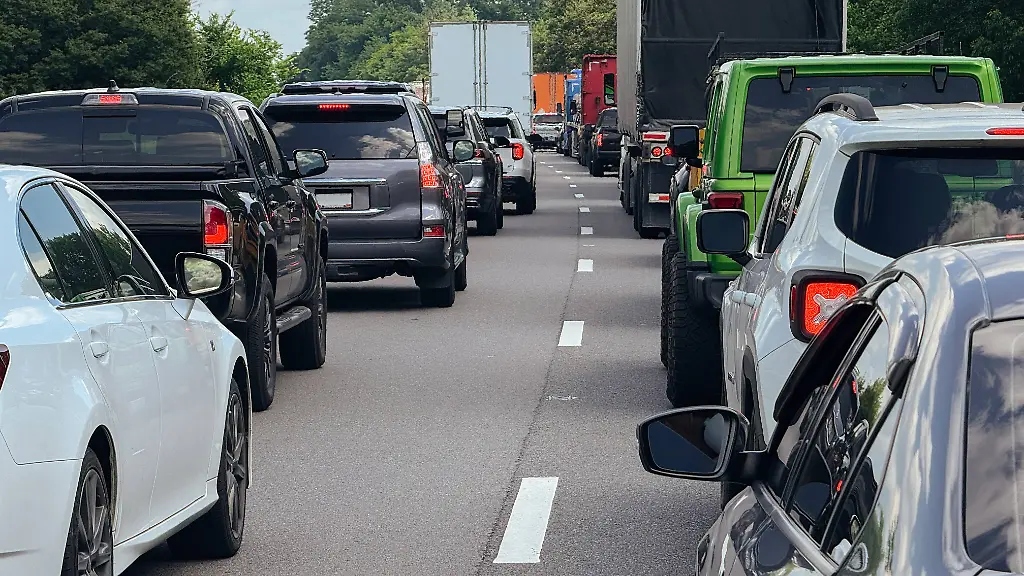 Erste-Hilfe für menschliche Bedürfnisse im Verkehrsstau
