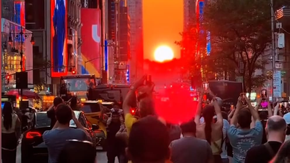 Sonnenspektakel über New York: Tausende feiern „Manhattanhenge“