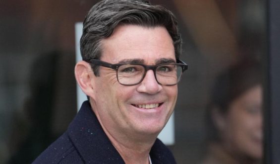 Burnham wird neuer Labour-Chef und Premierminister