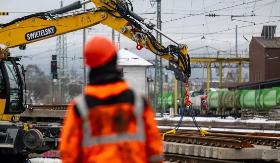Al-Wazir fordert mehr Investitionen im Verkehrsbereich