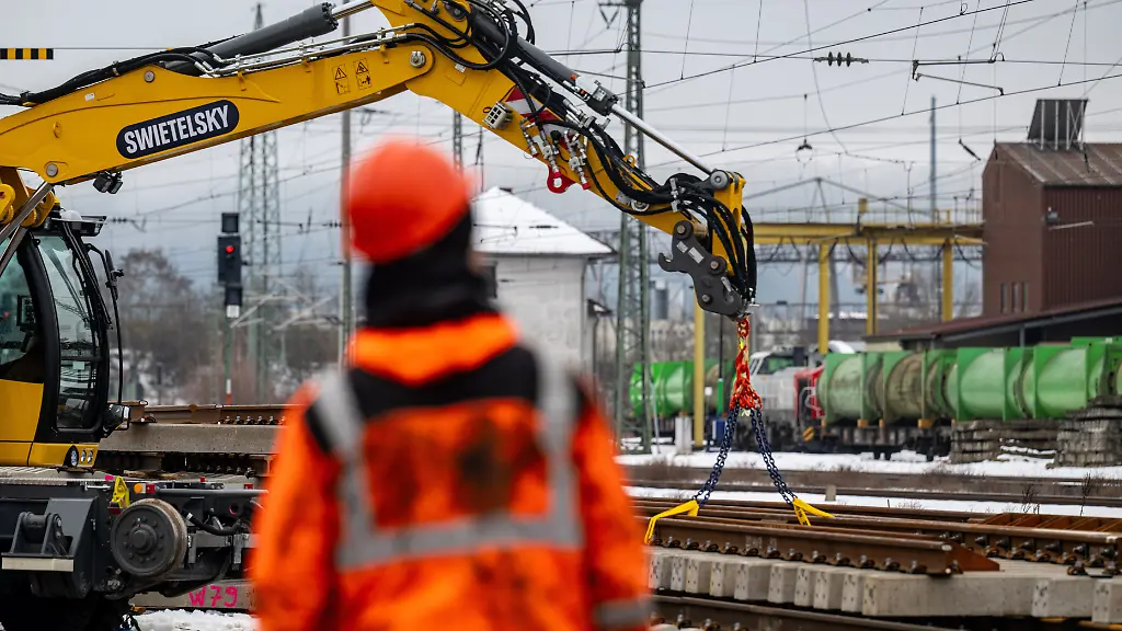 Al-Wazir fordert mehr Investitionen im Verkehrsbereich