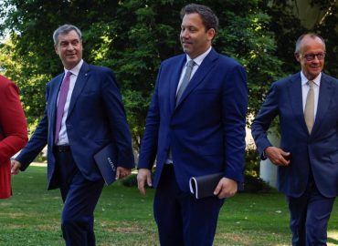 Koalition stellt Reformpläne im Kanzleramts-Garten vor