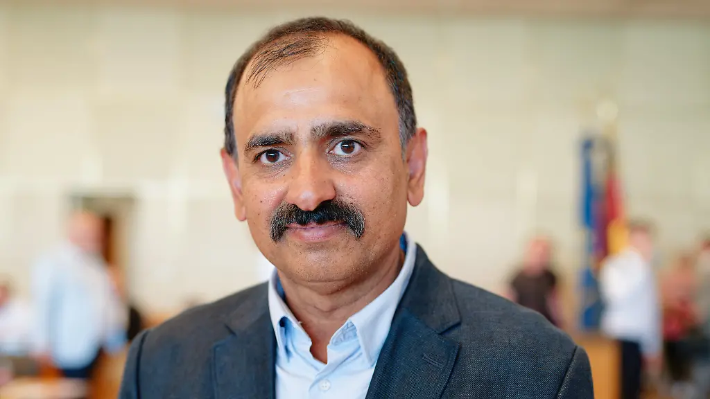 Taxifahrer Muhammad Afzal erhält Rettungsmedaille