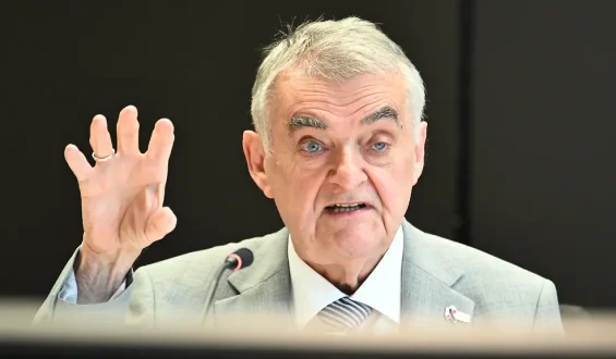 Reul fordert Ende der Diskussionen über Merz