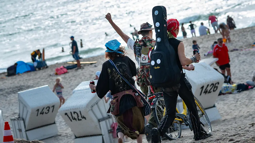 Landkreis Nordfriesland kämpft vor Gericht gegen Punk-Protestcamp auf Sylt