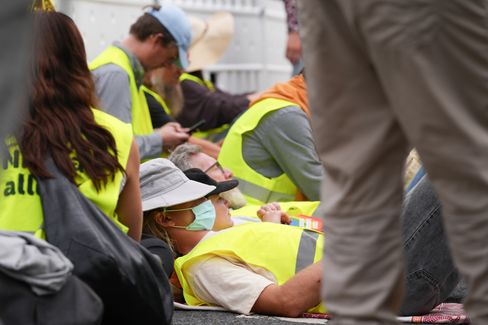 Proteste gegen AfD-Bundesparteitag von Gewalt überschattet