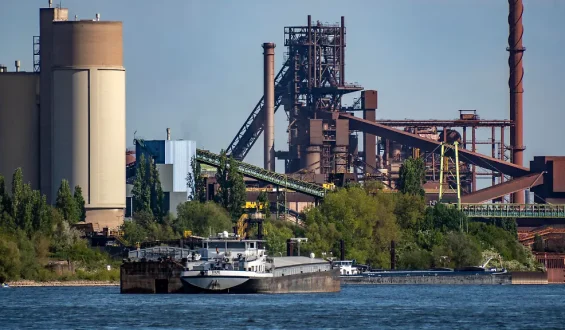 Niedrigwasser im Rhein beeinträchtigt Thyssenkrupp-Produktion