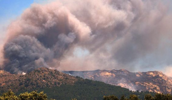 Waldbrände in Spanien vereinen sich zu großer Feuerfront