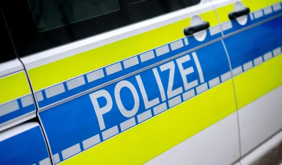 Polizist schießt nach Verfolgungsfahrt auf flüchtendes Auto