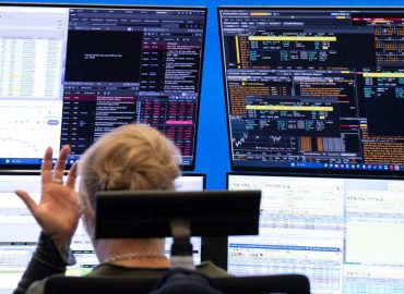 DAX erreicht Rekordhoch durch sinkende Ölpreise und US-Arbeitsmarktdaten