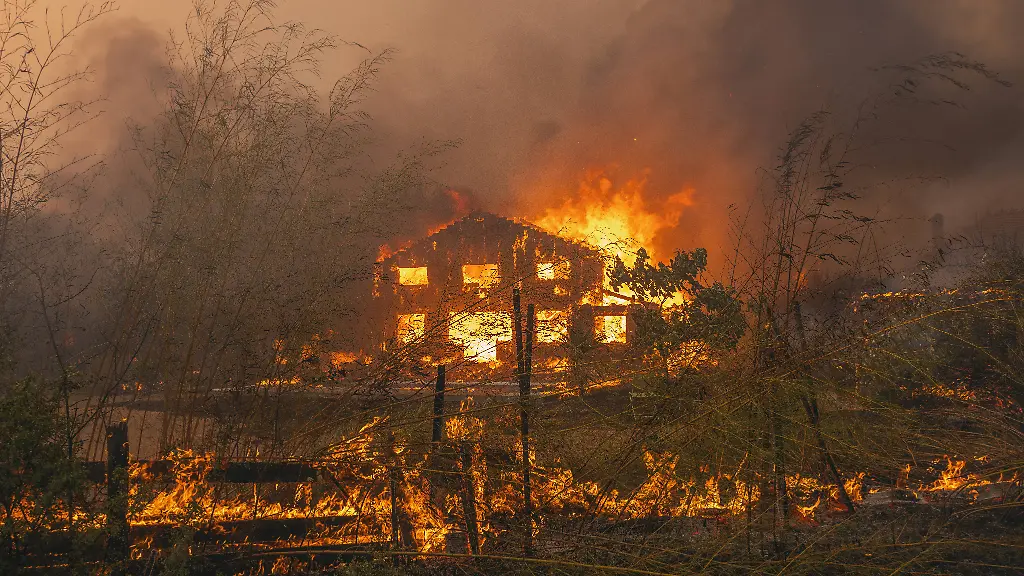 Verborgene Munitionsdepots entzünden sich bei Waldbrand in Südfrankreich