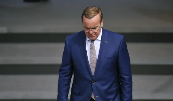 Fregatten-Werft beschuldigt Pistorius nach Abbruch des F126-Projekts des Rechtsbruchs