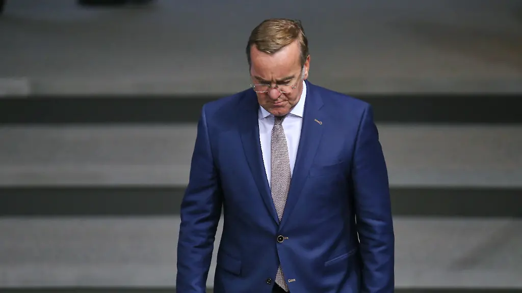 Fregatten-Werft beschuldigt Pistorius nach Abbruch des F126-Projekts des Rechtsbruchs