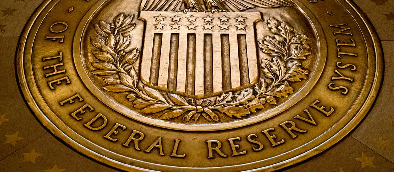 Fed hält Leitzins stabil trotz hoher Inflation