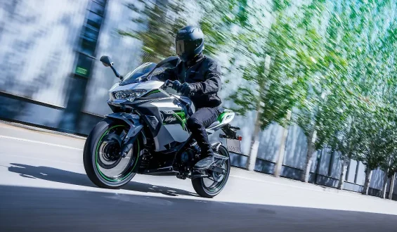 Neue E-Motorräder: Modelle von Retro-Bike bis Maxi-Scooter